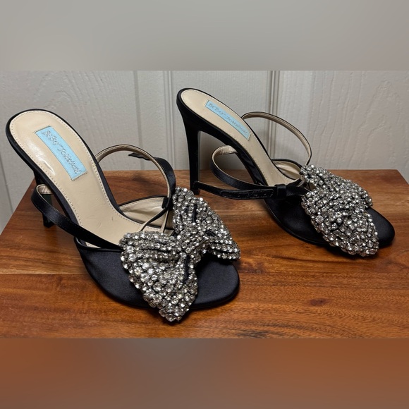 Blue by Betsey Johnson Heidi Black Satin Heel - Picture 5 of 8